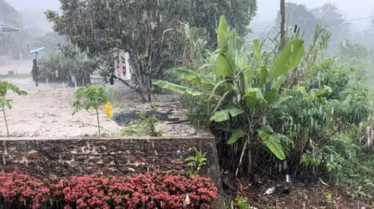Hujan Deras Akhiri Kemarau Panjang Dabo Singkep
