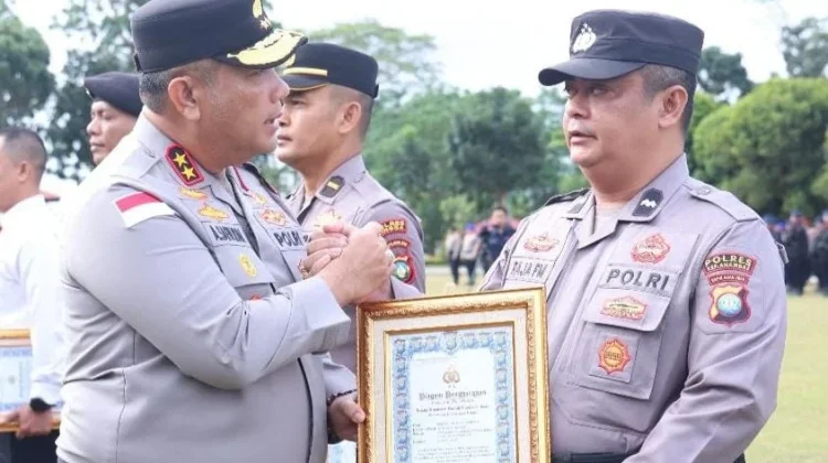 Anggota Polres Anambas Mendapat Penghargaan dari Kapolda Kepri
