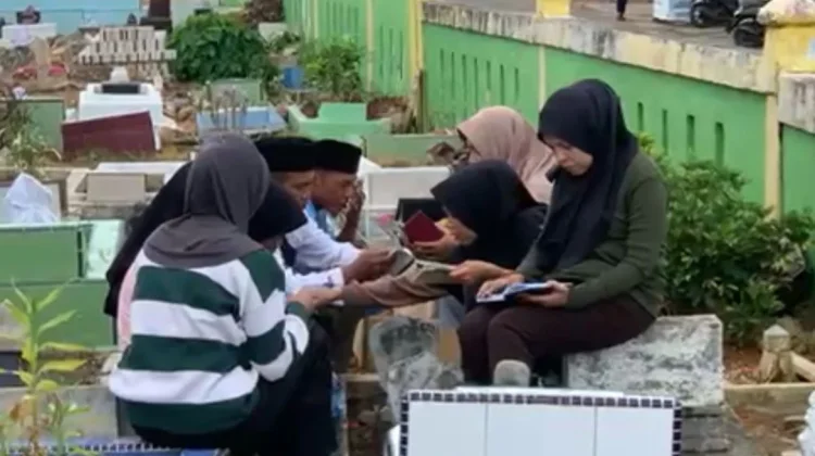Menjelang Ramadhan, Masyarakat Mulai Lakukan Ziarah Makam