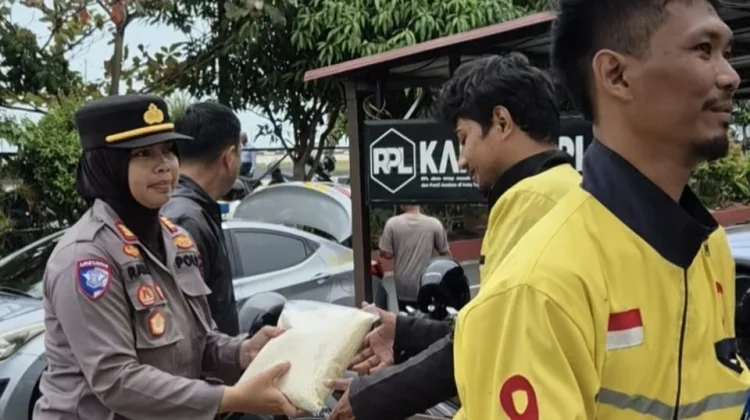 Polsek KKP Polresta Tanjungpinang Salurkan Bantuan Sosial
