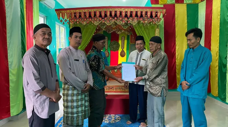 KUA Lingga Terbitkan Akta Wakaf Masjid
