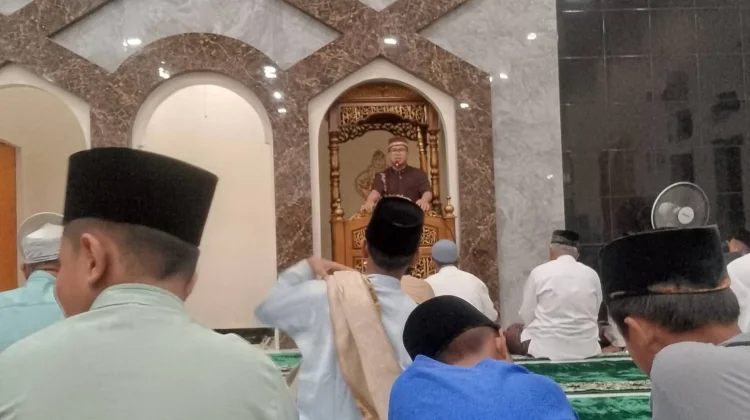 Kultum Tarawih Ajak Jamaah Dekat Alquran