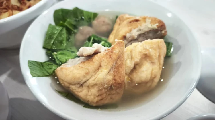 Semangkuk Bakso Hangat Temani Waktu Berbuka