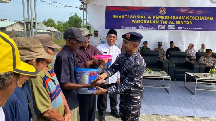 Lanal Bintan Berbagi Bersama Masyarakat Desa Busung
