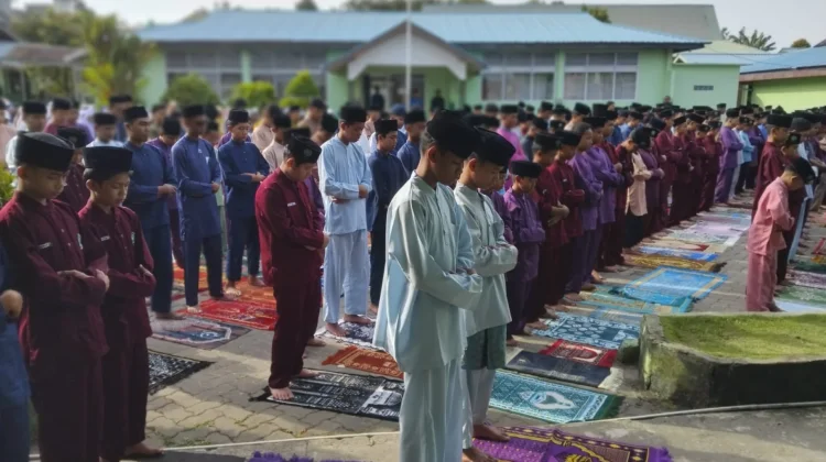 Siswa MTsN Tanjungpinang Laksanakan Salat Duha Berjamaah