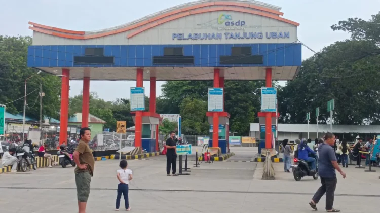 Arus Penyeberangan ASDP Tanjunguban Selama Awal Bulan Ramadan Terpantau Lancar