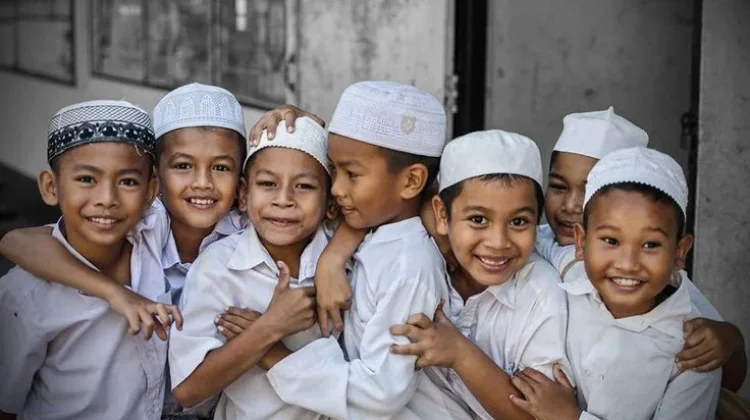 Menanamkan Tanggung Jawab Ibadah Anak saat Puasa