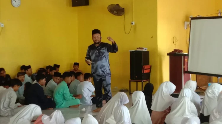 Siswa MTsN Tanjungpinang Dibekali Teknik Ceramah yang Tepat