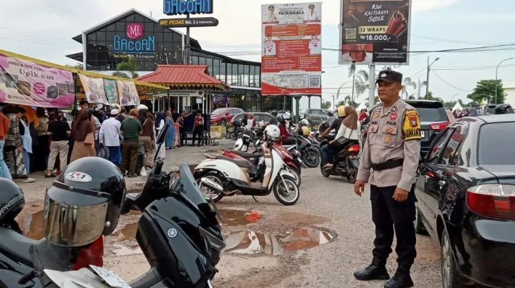 Bulan Ramadan, Polsek Tanjungpinang Timur Laksanakan Pengamanan Pasar Tumpah