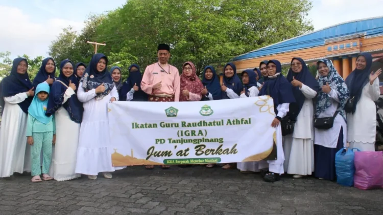 IGRA Tanjungpinang Berbagi Takjil untuk Masyarakat