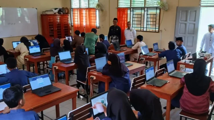 Kemenag Lingga Monitoring Simulasi Tes Akademik Siswa MTsN