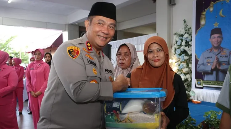 Polda Kepri Buka Bersama Masyarakat dan Pekerja Pelabuhan Punggur
