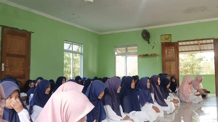 MTs Aqidatunnajin Daik Tuntaskan Enam Khatam Al-Qur’an Ramadan