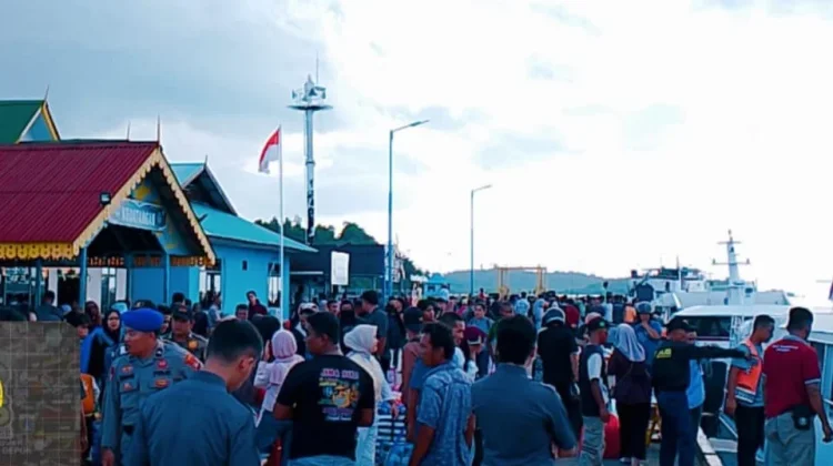 Arus Mudik Lingga Melonjak, Kapal Penuh Penumpang Semua