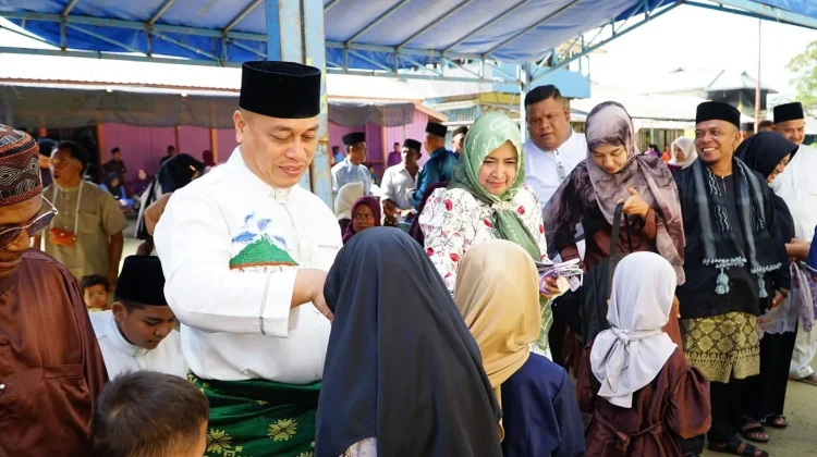 Momen Bupati Nizar Salat Id di Desa Tanjung Kelit