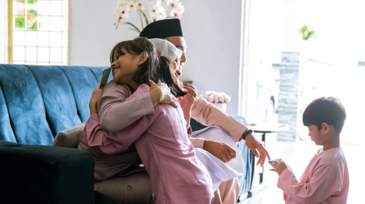 Anak-Anak Meriahkan Tradisi Halal Bihalal Lebaran