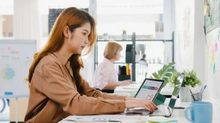 di tengah Aturan WFO dan WFA, Pegawai Tetap Profesional Jalani Tugas