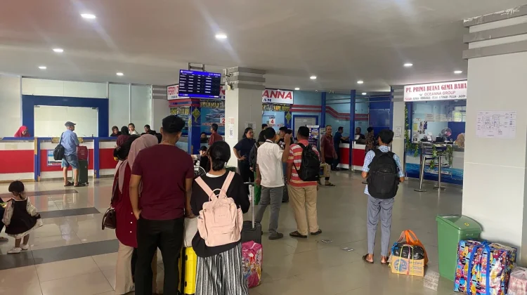Masyarakat Mulai Beralih Beli Tiket Kapal Feri Secara Online