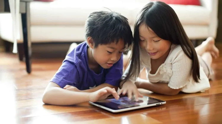 Pro Kontra Orang Tua Soal Larangan Media Sosial untuk Anak di Bawah 16 Tahun