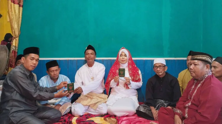 Akad Nikah Desa Kerandin Berlangsung Khidmat Penuh Makna