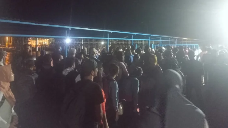 Arus Balik Membludak, Pelabuhan Jagoh Dipadati Penumpang