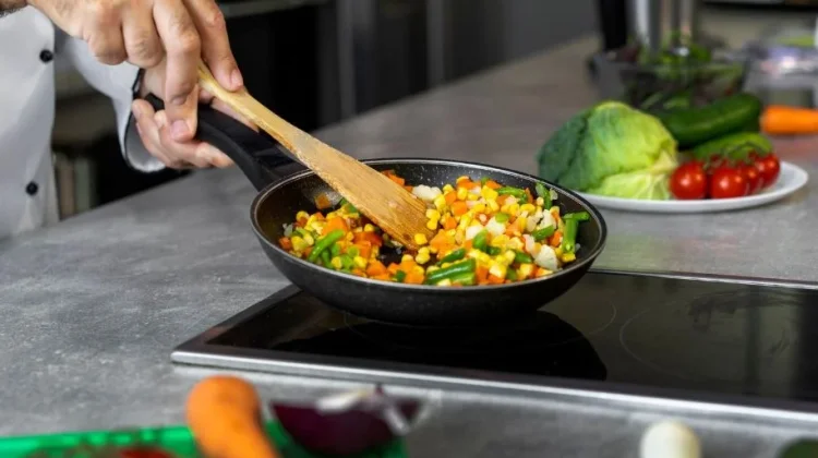 Perbedaan Nutrisi Buah Segar vs Sayur yang Dimasak