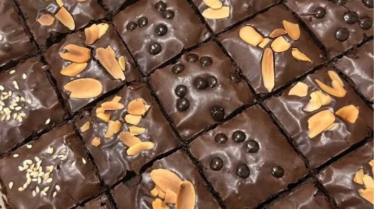 Rasakan Sensasi Mengunyah Cake Lembut di dalam  Renyah di Luar