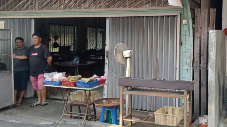 Pedagang Otak-otak di Pelantar Tanjungpinang Keluhkan Sepinya Pembeli