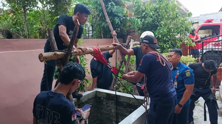 Damkar Tanjungpinang Selamatkan Pekerja Lemas dalam Sumur