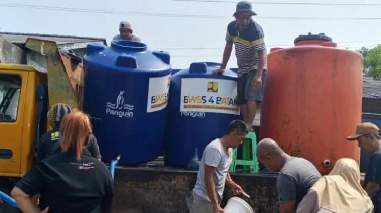 Dinas PUPRP Bintan Salurkan Air Bersih di Tanjung Uban