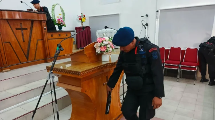 Polsek Tanjungpinang Timur Monitoring Sterilisasi dan Pengamanan Gereja