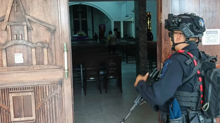 Polsek Tanjungpinang Barat Monitoring Sterilisasi Ibadah Kamis Putih