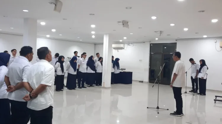 Kepala RRI Apresiasi Kinerja Pegawai dan Serahkan SK CPNS