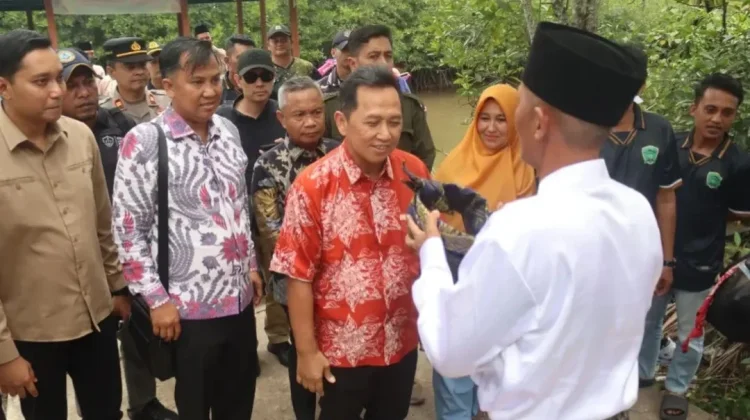 Menteri Koperasi Tinjau Desa, Bola dan Ekonomi Sekalian