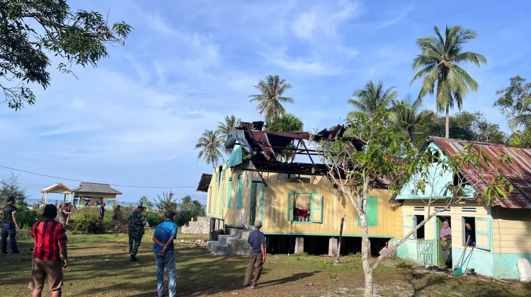 Puting Beliung Mengamuk, Rumah Warga Porak Poranda