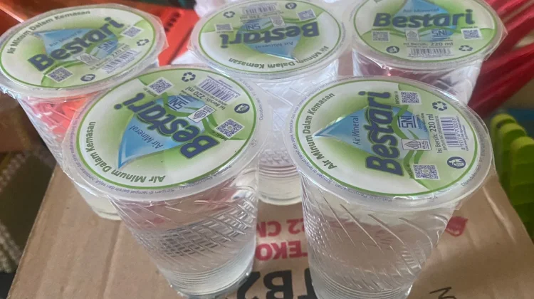 Stok Air Minum Gelas Langka, Harga Meroket
