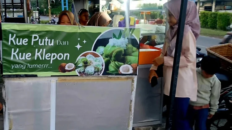 Kue Putu dan Klepon Kuliner Tradisional yang Tidak Lekang Waktu