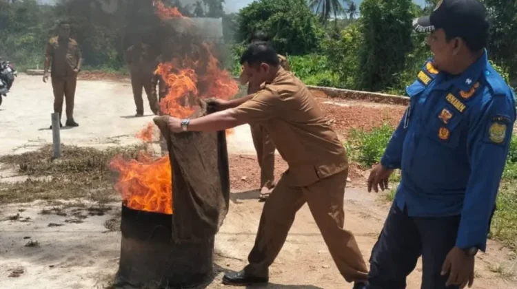 Damkar Latih Tenaga Kesehatan, APAR Tak Lagi Pajangan