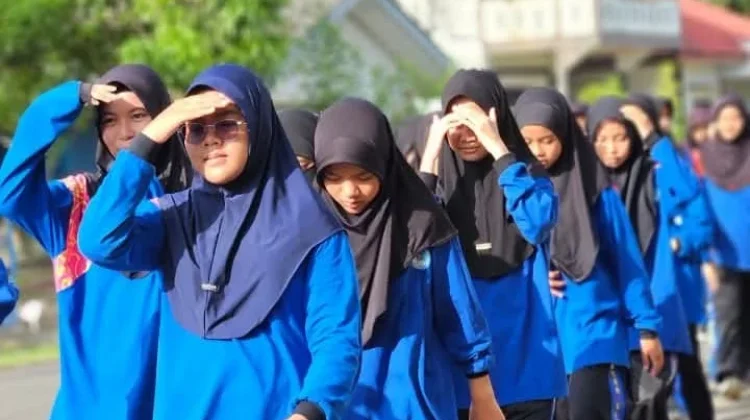 Jalan Santai MTsN Lingga, Guru Diajak Sehat Kompak