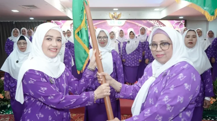 Resmi Dilantik, Nenny Dwiyana Nyanyang Pimpin Wanita Islam Kepri