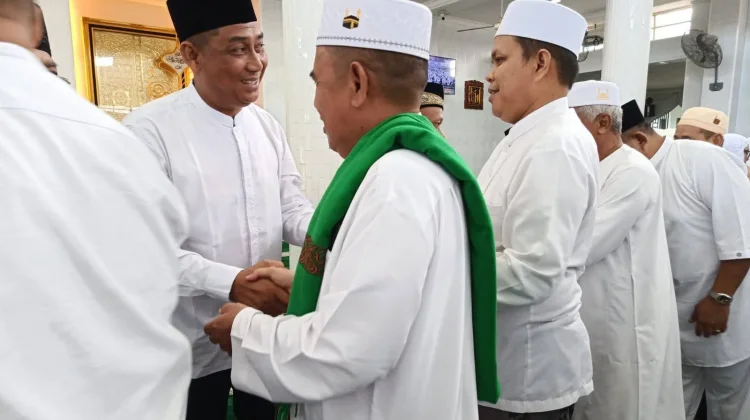 Tangis Haru Iringi Pelepasan Jemaah Haji Lingga