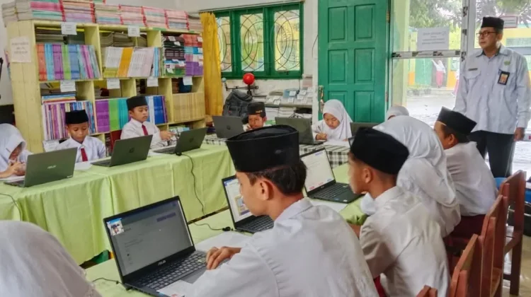 Pengawas Madrasah Pastikan TKA MIN Lingga Berjalan Lancar