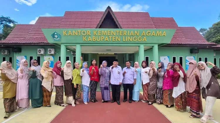 DWP Kemenag Lingga Lestarikan Budaya lewat Busana Kebaya