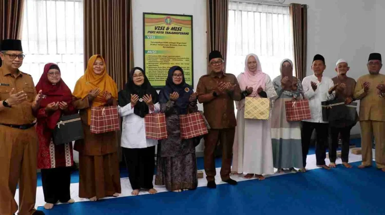 Wali Kota Lis Apresiasi Kebersamaan PGRI dalam Pelepasan Calon Jemaah Haji