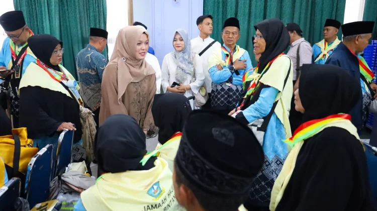 Jemaah Haji Bintan Kloter I Berangkat ke Madinah