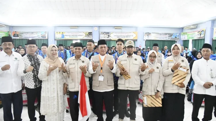 Lepas Kloter Pertama Haji Embarkasi Batam, Gubernur Ansar Pesan Jaga Kesehatan