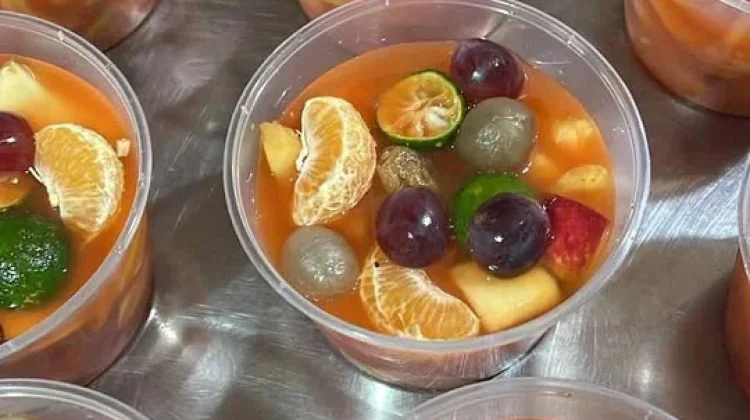Stok Buah Melimpah, Coba Olah Menjadi Asinan Buah yang Menyegarkan