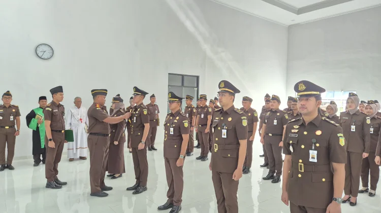 Kajari Lingga Lantik Lima Kasubsi Baru