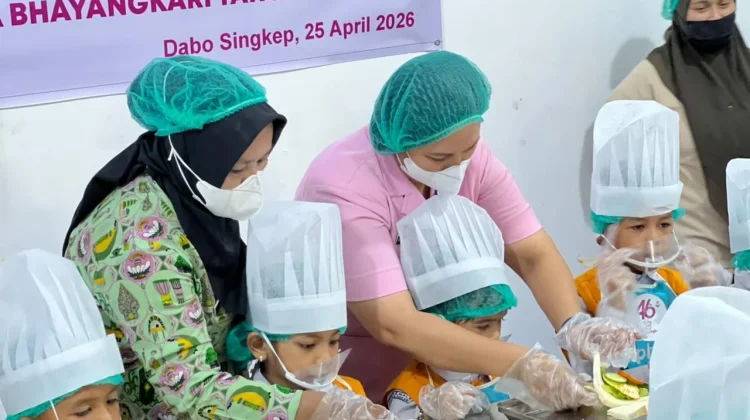 Bhayangkari Lingga Gelar Cooking Class Edukasi Anak TK