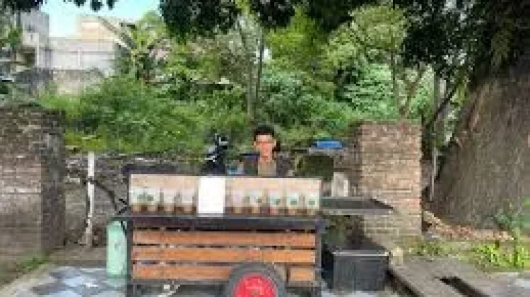Nikmatnya Kesederhanaan dalam Secangkir Kopi Jalanan